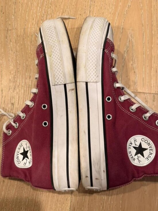 Converse - Picture 1 of 2